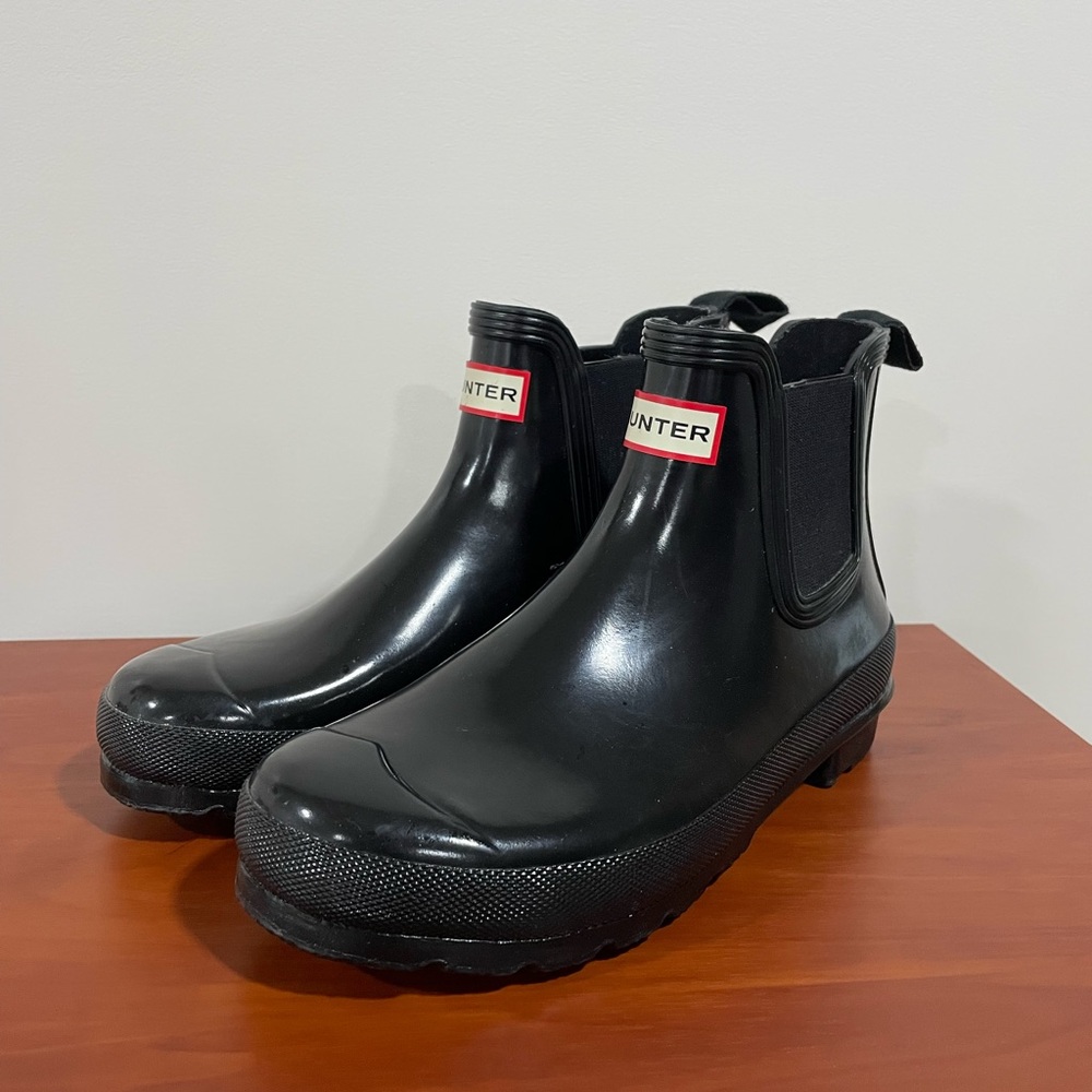 Women’s Hunter Chelsea Boots in black, size 8